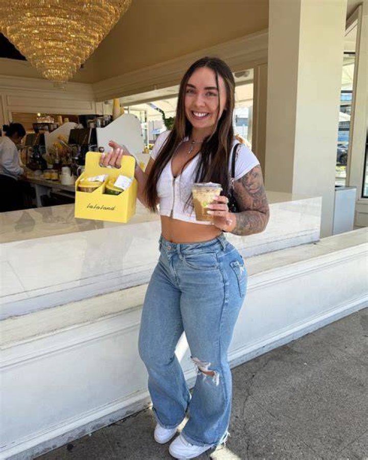 Abby Berner &hearts;︎ on Instagram &ldquo;Always so easy to stay hydrated with carrying my fav hydrojug 😍