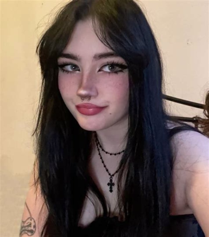 Alt girl taking big loads r/FacialFun