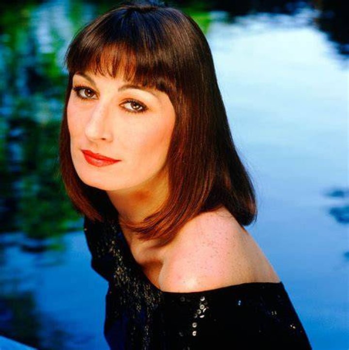 ANH001 Anjelica Huston Iconic Images