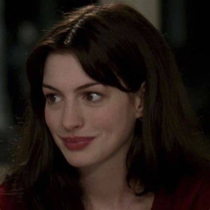 Anne Hathaway Pfp