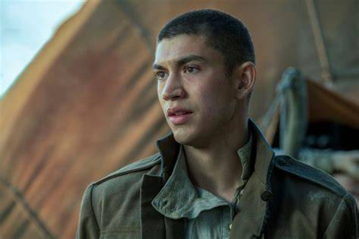 Archie Renaux Shadow and Bone, Age, Date of Birth, Net worth, Family