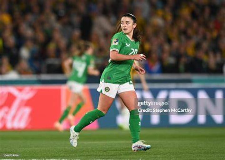 Australia and Republic of Ireland in cagey 00 start