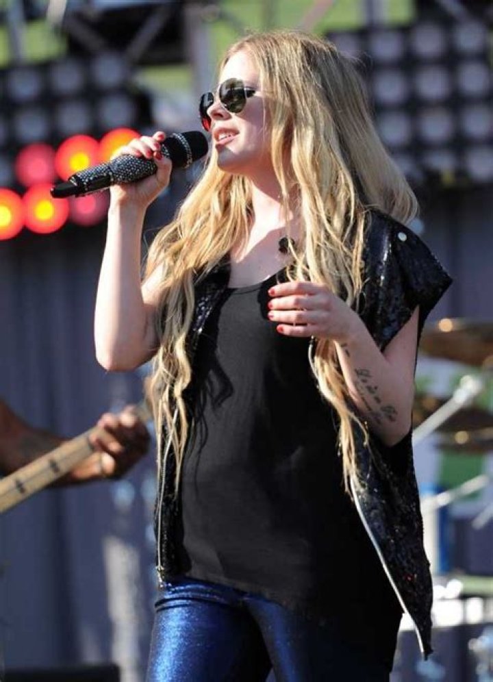 Avril Lavigne gained weight by Stadla on DeviantArt