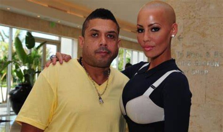Benzino 2024 dating, net worth, tattoos, smoking & body facts Taddlr