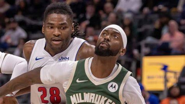 Bobby Portis ejected after wild swing, cheap shot on Kentavious