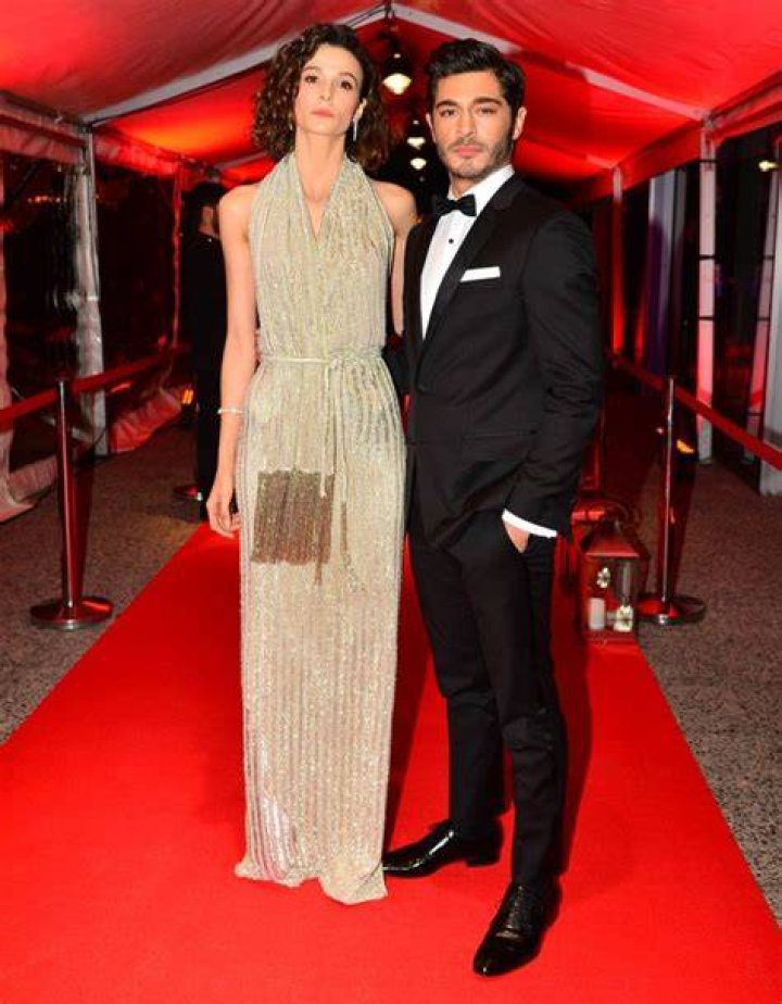 B&uuml;şra Develi & Burak Deniz Pretty Little Liars, Hayat And Murat, Cute Love Stories, Photos