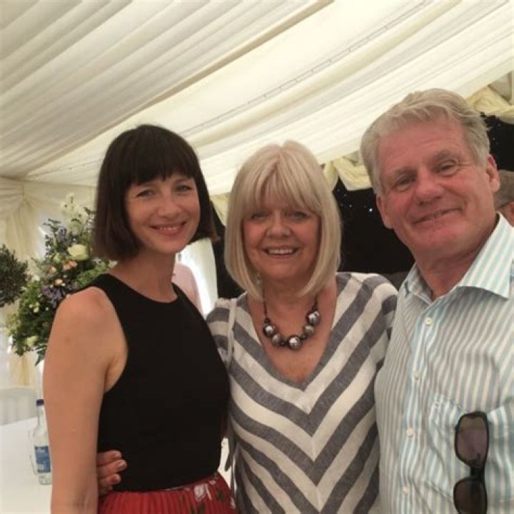 Caitirona Balfe with her parents Outlander Season 4, Serie Outlander, Outlander Claire