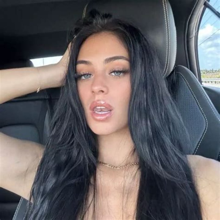 Camila Araujo Avalos on Instagram &ldquo;👋🏽 ️&rdquo; Fur Coat, Outfit Ideas, Inspirational, Lifestyle