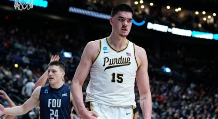 Canadian Zach Edey withdraws from NBA Draft, returns to Purdue for