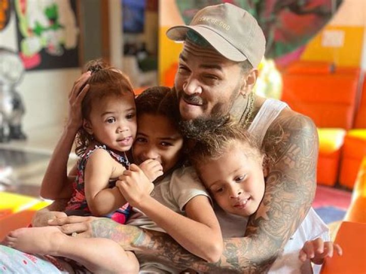 Chris Brown Family, Wife, Children, Dating, Net Worth, Nationality and