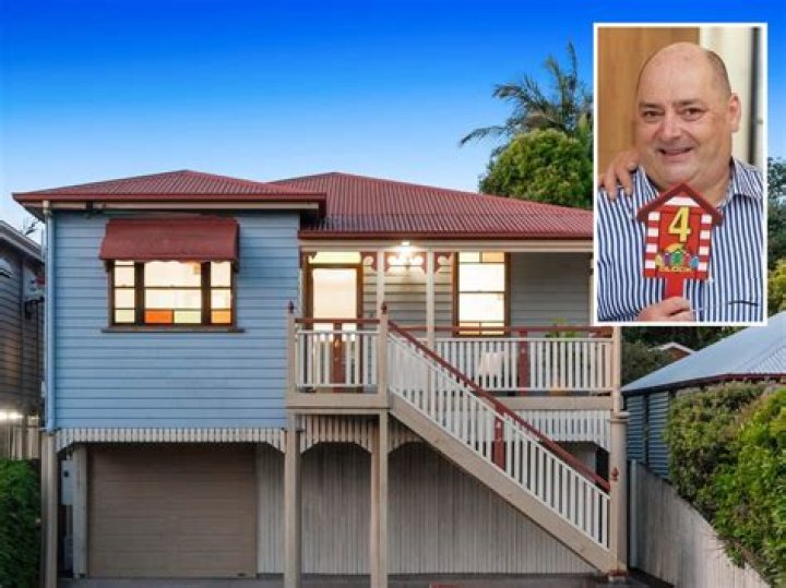 Danny Wallis Serial Block house buyer nabs three houses, but bizarre