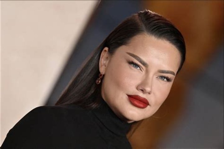 Does Adriana Lima Have A Sister Or Brother? Parents & Family