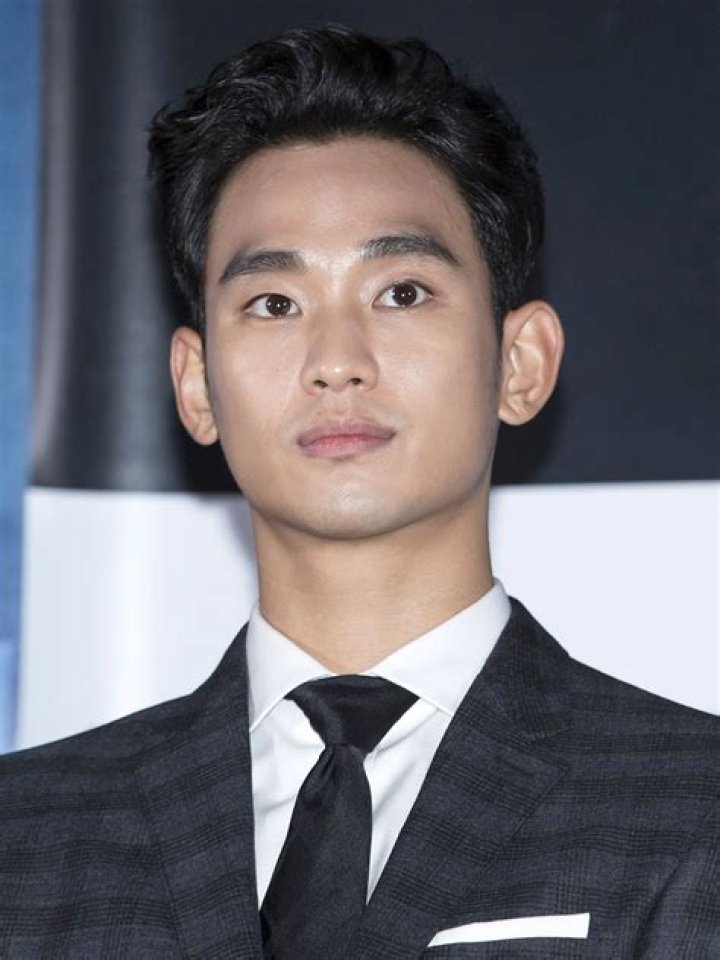 &Eacute;pingl&eacute; Sur Kim Soo Hyun Biography Net Worth Age Height Siblings Awards