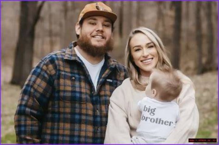 Exploring Luke Combs' Sibling Connection