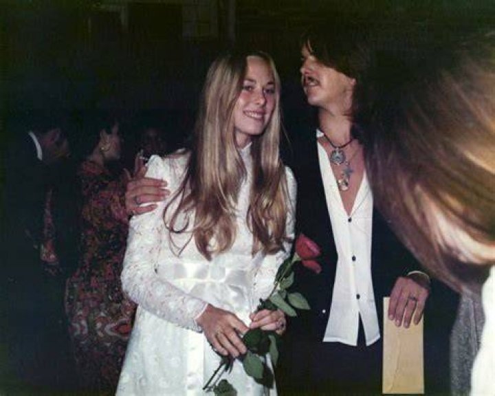 Gram Parsons marries Gretchen Parsons Carpenter (married 1971 1973).