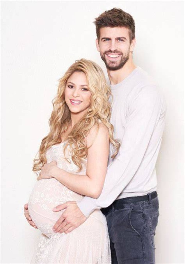 Heavily Pregnant Shakira & Boyfriend Gerard Pique Spend Holiday Season
