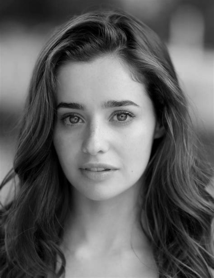 Holly Earl Age, Wiki, Bio, Photos
