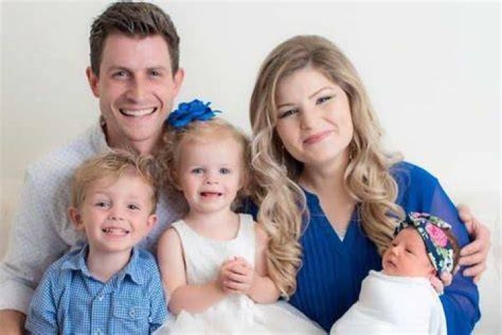 How many children does Erin Krakow have?