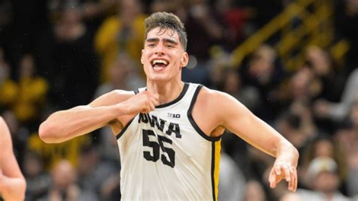 Iowa Basketball&rsquo;s Luka Garza Earns Big Ten Player of the Year Black