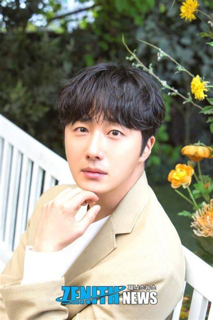 Jung Il woo in Convenience Store Restaurant. Episode 11.