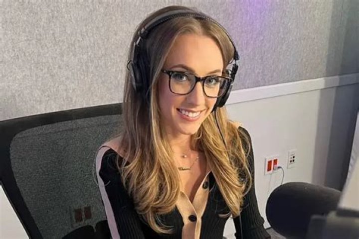 Kat Timpf Biography, Age, Affair, Husband, Networth, Surgery