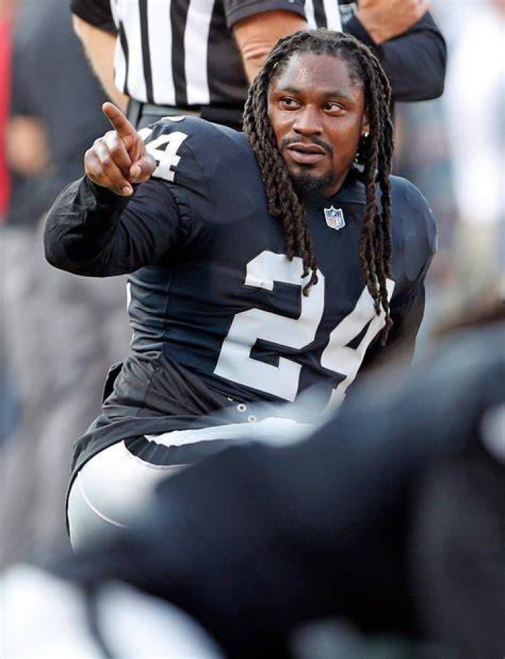 Klay Thompson filmed Marshawn Lynch playing golf. It's hilarious.