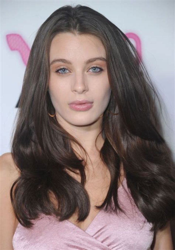 Lana Rhoades Flaunts Baby Bump In Nude Photo Months After Announcing