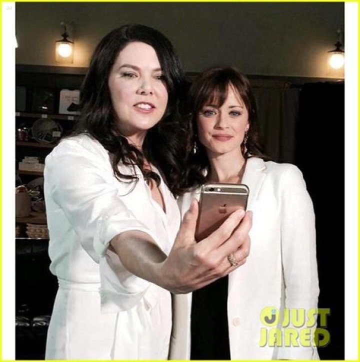 Lauren Graham&rsquo;s TV Daughters Finally Meet And There&rsquo;s A Pic To Prove