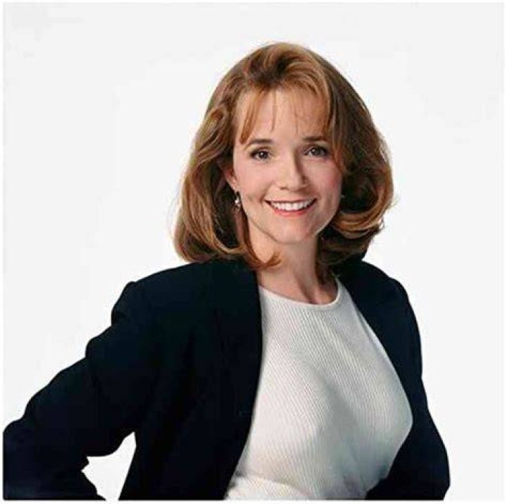 Lea Thompson Bio, Net Worth, Actress, Married, Husband, Family