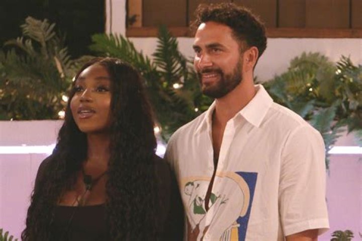 Love Island Who Is Whitney Cummings Baby Daddy?