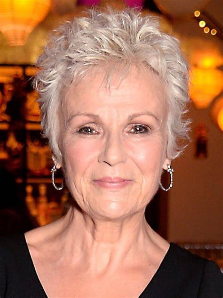 &lsquo;Harry Potter&rsquo; actor Julie Walters reveals cancer diagnosis 7NEWS