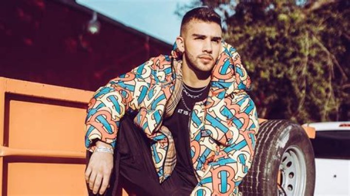 Manuel Turizo manda mensaje de amor fraternal en "Qui&eacute;reme mientras se
