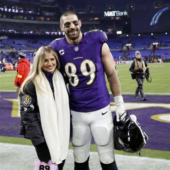 Mark Andrews family, wife, children, parents, siblings Celebrity FAQs