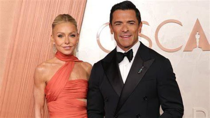 Mark Consuelos (Actor & married to Kelly Ripa) Mark consuelos, Good