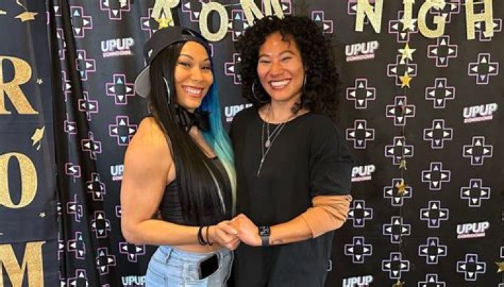 Mia Yim and her sister Sisters, H.e.r.