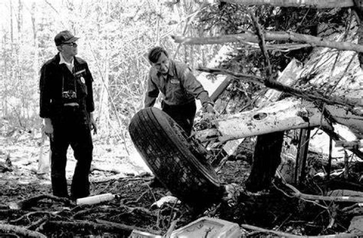 OTD in 1979, Downeast Flight 46 strikes trees and crashes short of the runway in Rockland, Maine