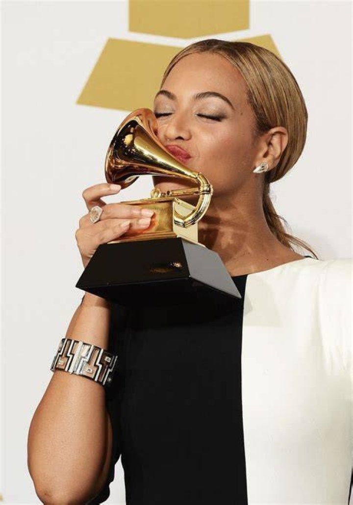 Pin by Photogenic Shea on SADE Soul singers, Sade, Baby face