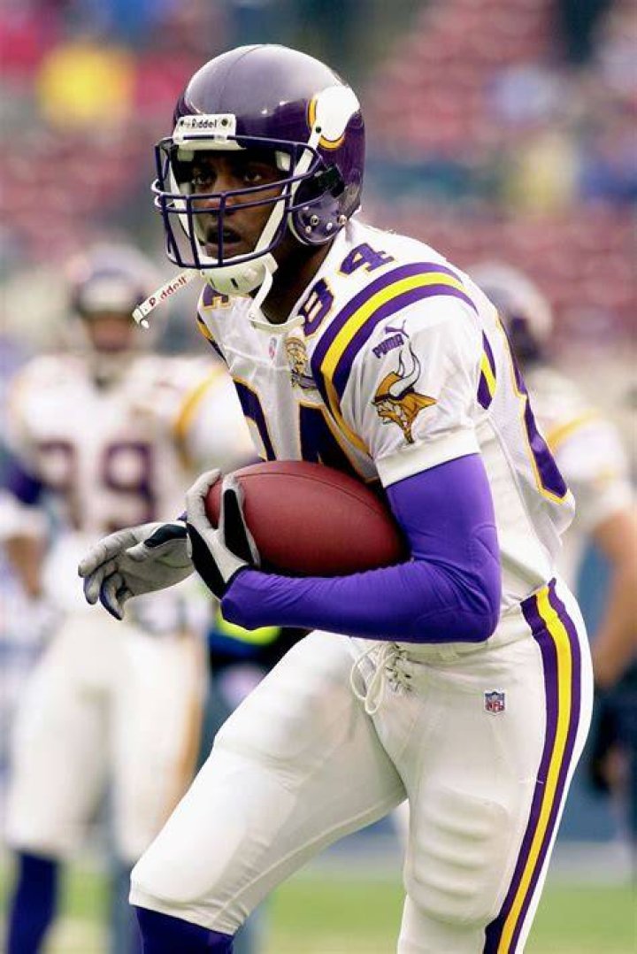 Randy Moss' son catches his 1st touchdown pass for UMaine
