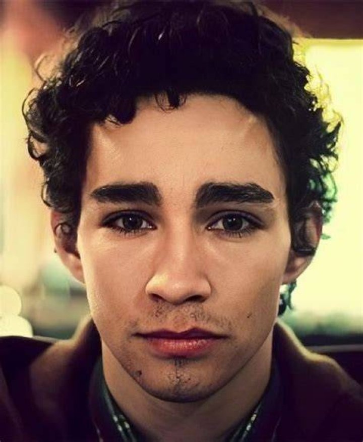 Robert Sheehan 16 facts you didn't know about The Umbrella Academy