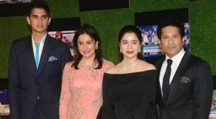 Sara Tendulkar Biography, Wiki, Family, Age, Wikipedia, Boyfriend, Net