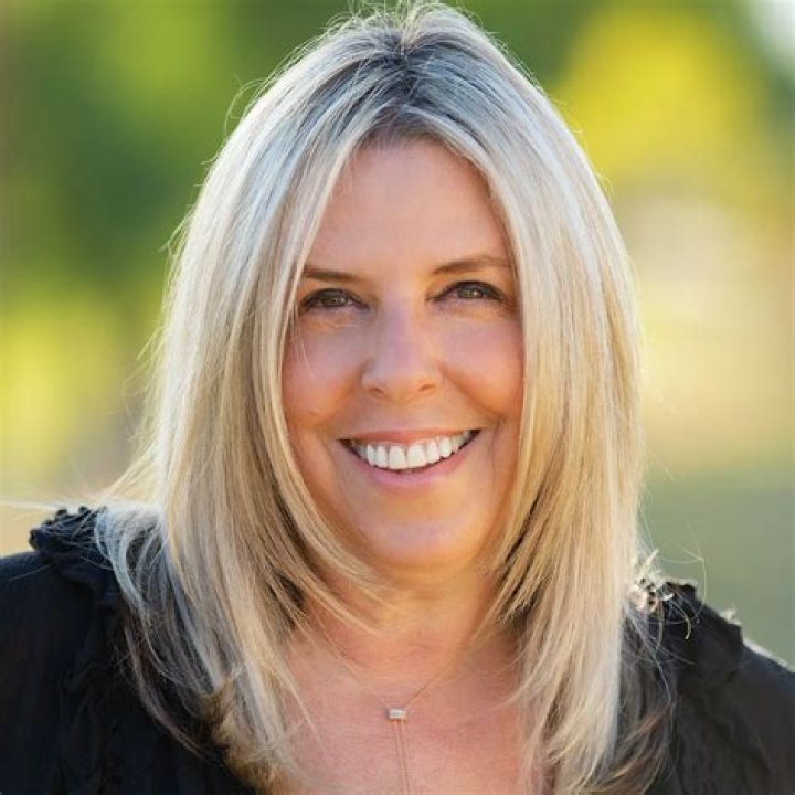 Shawna Landon Bio, Net Worth, Salary, Age, Relationship, Height
