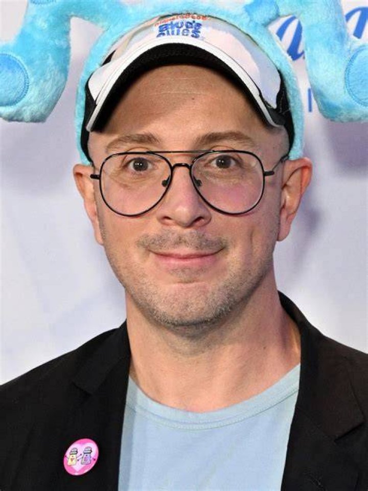 Steve Burns, Have A Wife? We Have Clues About His Dating Life