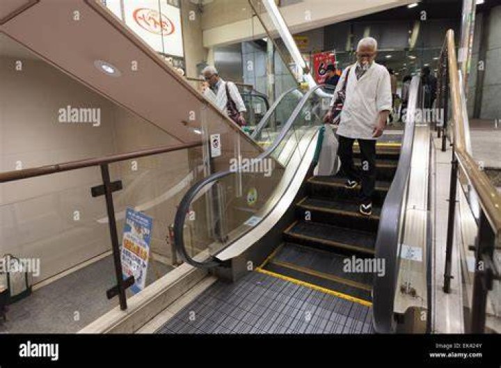 Stratford Shortest Escalator on the Tube Network YouTube