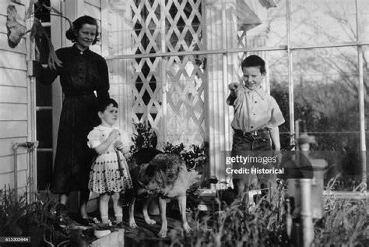Tag J. Robert Oppenheimer family &mdash; Thedistin
