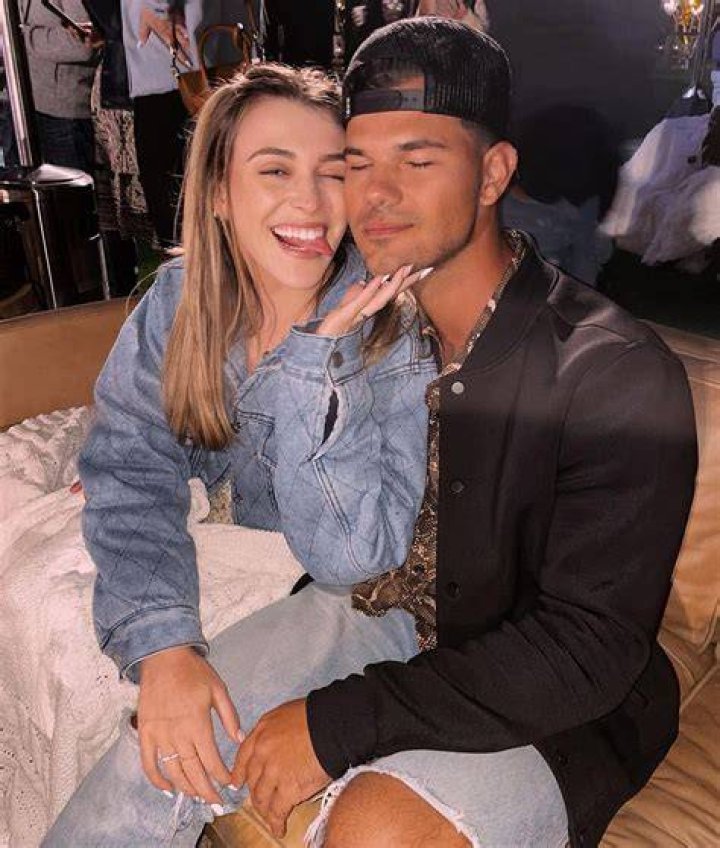 Taylor Dome (Instagram Star) Age, Birthday, Bio, Facts, Family, Net