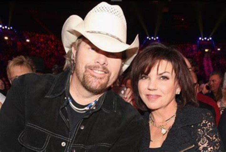 Toby Keith and Wife Tricia Lucus A Love Built On The Ground