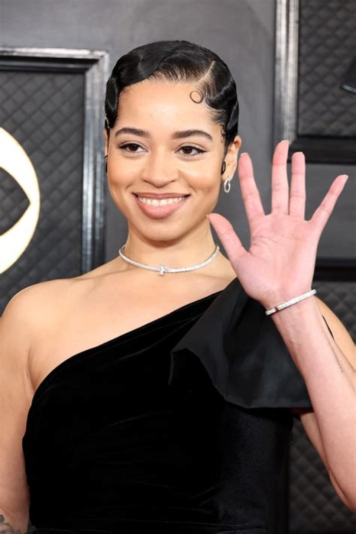Top 43+ imagen ella mai ethnic background thpthoangvanthu.edu.vn