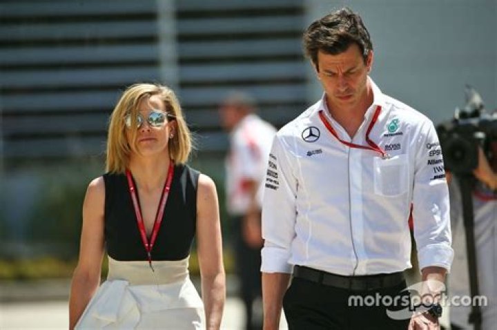 Toto Wolff Esposa, Fumar, Origen, Tatuajes y Patrimonio 2024 Taddlr