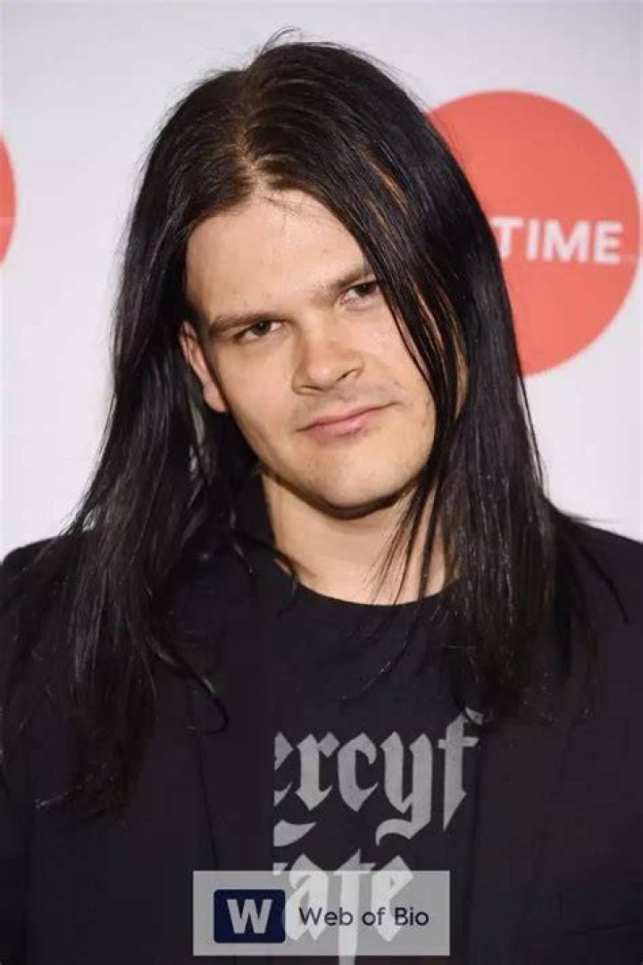 Travis Bacon (Singer) Age, Bio, Wiki, Height, Weight, Girlfriend, Net