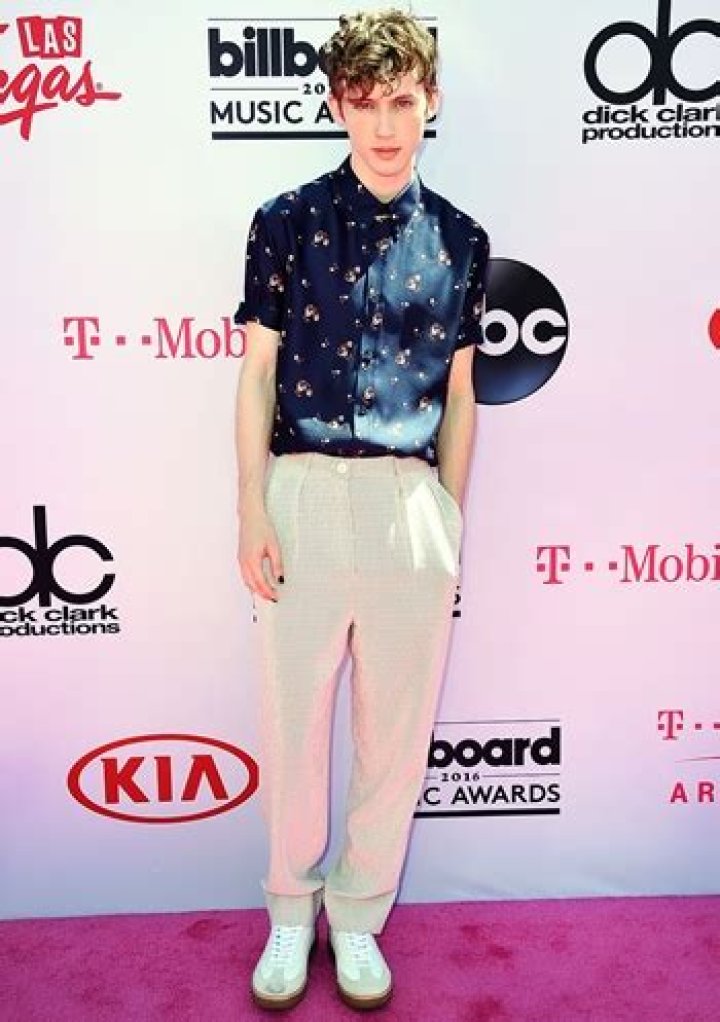 Troye Sivan Height Weight Body Statistics Boyfriend Healthy Celeb
